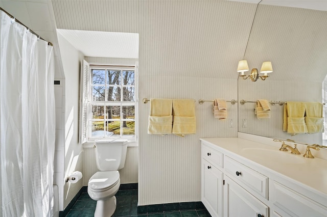 full bathroom featuring vanity, tile patterned flooring, a shower with shower curtain, and toilet