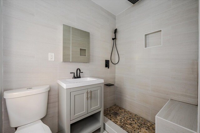 2738 Miles Ave, Bronx, NY 10465 - full bath with a tile shower, toilet, and vanity