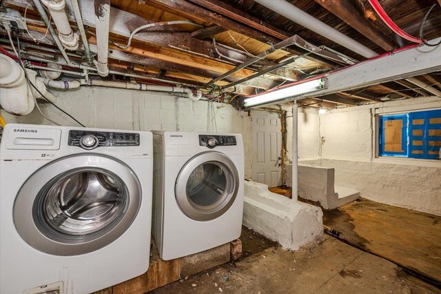 2738 Miles Ave, Bronx, NY 10465 - laundry area featuring washer and clothes dryer and laundry area