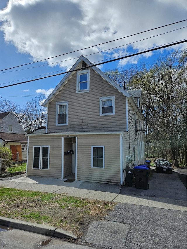 view of front of property
