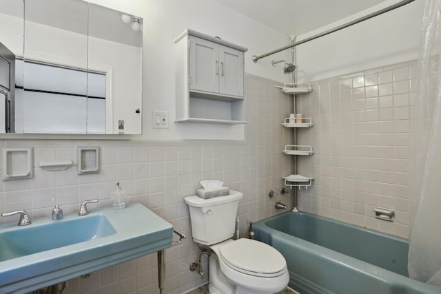 bathroom with tile walls, backsplash,  shower combination, and toilet