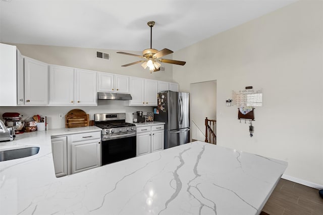 kitchen featuring under cabinet range hood, visible vents, a sink, appliances with stainless steel finishes, and ceiling fan
