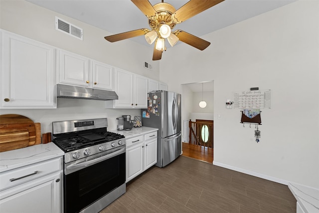 kitchen with under cabinet range hood, visible vents, a ceiling fan, and stainless steel appliances