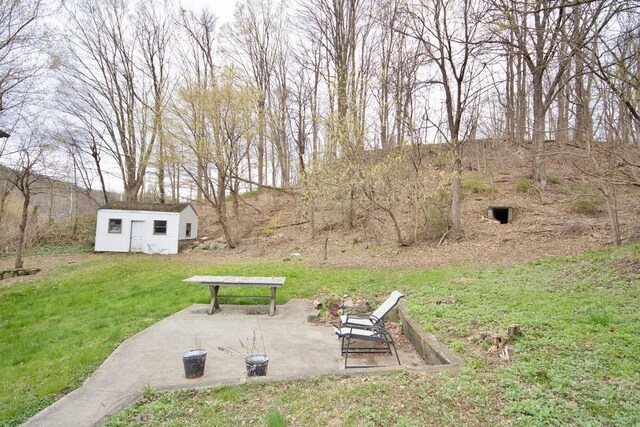 9 Old Albany Post Rd N, Cold Spring, NY 10516 - view of yard featuring an outdoor structure and a patio
