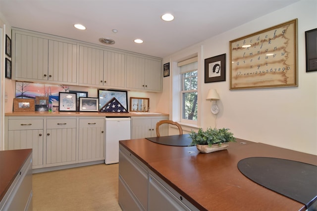 kitchen featuring a sink, recessed lighting, and visible vents