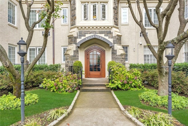 property entrance featuring stone siding