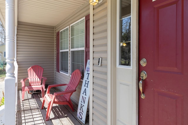 entrance to property featuring covered porch
