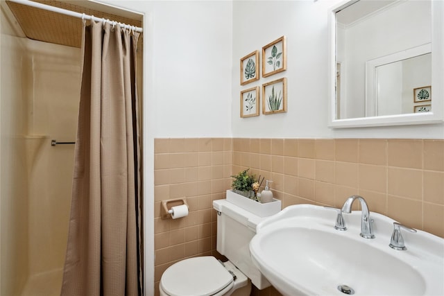 950 Main Bayview Rd, Southold, NY 11971 - full bathroom featuring curtained shower, a sink, tile walls, toilet, and a wainscoted wall