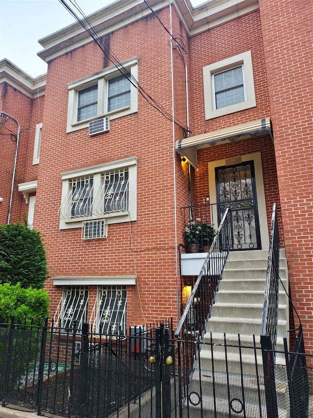 view of front of house featuring a fenced front yard and brick siding