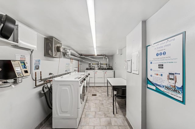common laundry area featuring baseboards and washing machine and dryer