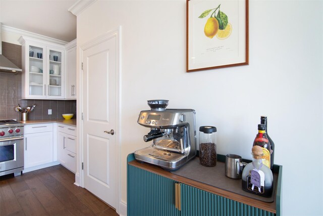 18 Rivers Edge Dr Unit 506, Tarrytown, NY 10591 - kitchen with high end stainless steel range, tasteful backsplash, glass insert cabinets, dark wood-style flooring, and white cabinets
