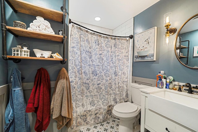 full bath featuring vanity, curtained shower, and toilet