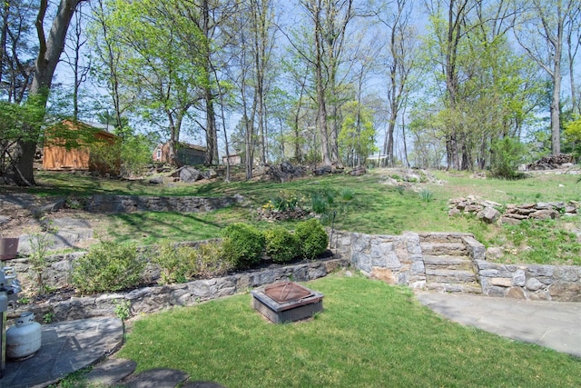 view of yard featuring a fire pit