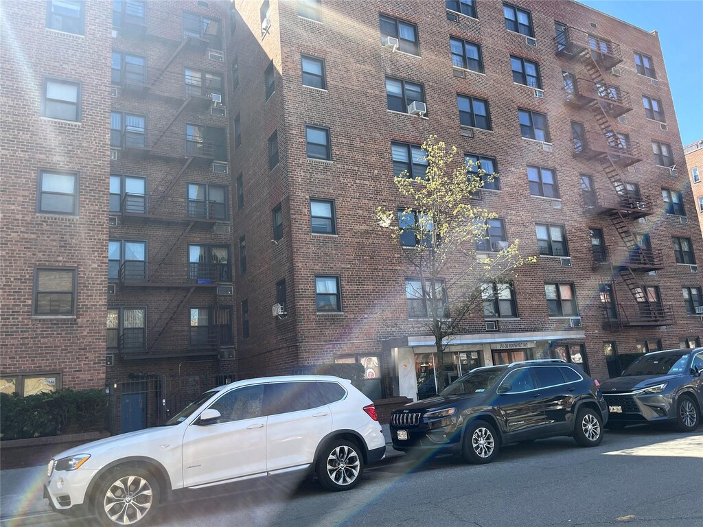 143-30 Roosevelt Ave Unit 6G, Flushing, NY 11354 - photo 1