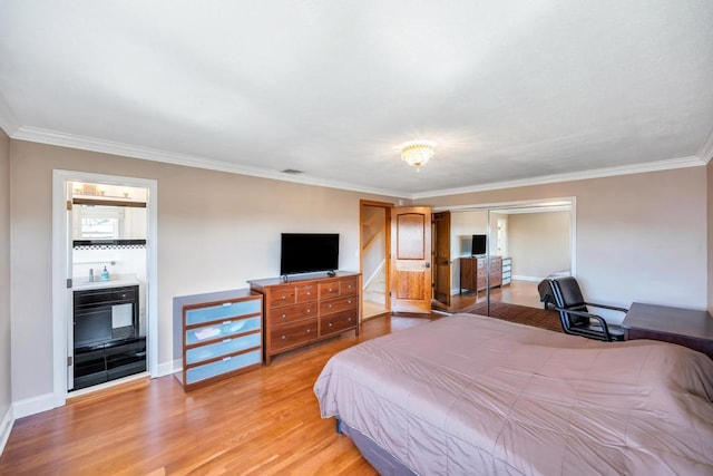 34 Duke Dr, Manhasset Hills, NY 11040 - bedroom featuring light wood-type flooring, visible vents, crown molding, and baseboards