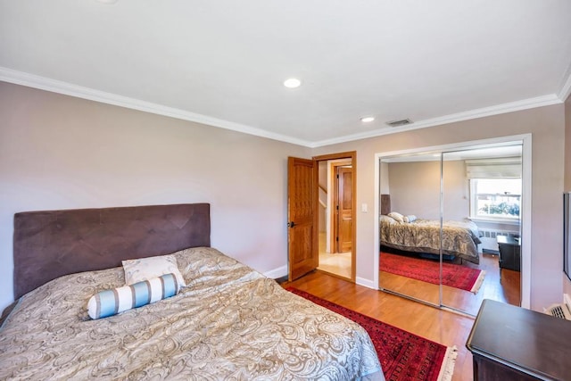 34 Duke Dr, Manhasset Hills, NY 11040 - bedroom with wood finished floors, visible vents, ornamental molding, a closet, and baseboards