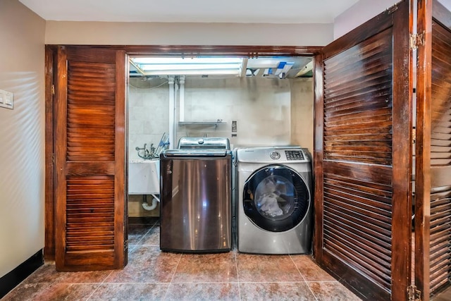 34 Duke Dr, Manhasset Hills, NY 11040 - washroom with tile patterned floors, laundry area, a sink, independent washer and dryer, and baseboards