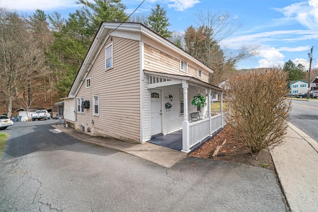 view of front of property with covered porch