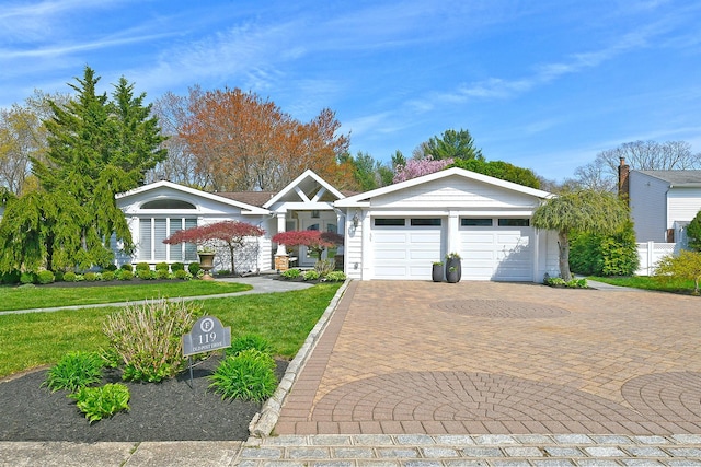 view of front of house featuring fence, a front yard, and a detached garage