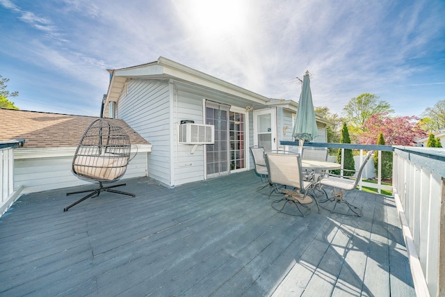 deck with outdoor dining space