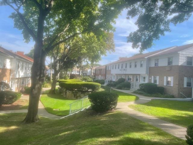 178 Parkside Dr Unit 178, Suffern, NY 10901 - view of community with a yard and a residential view
