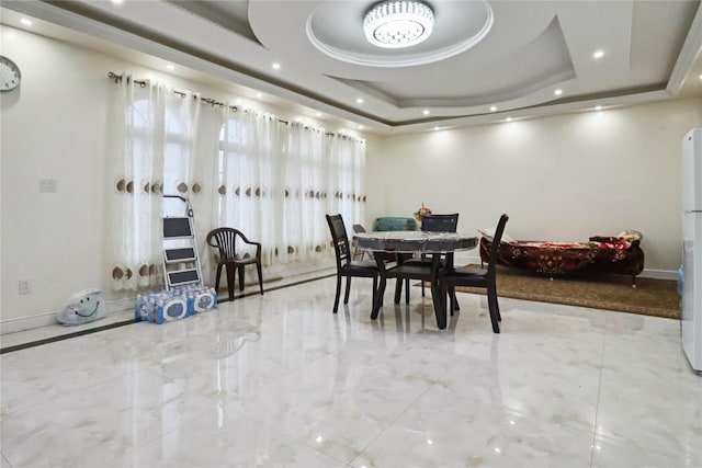 dining space featuring recessed lighting, a tray ceiling, and baseboards