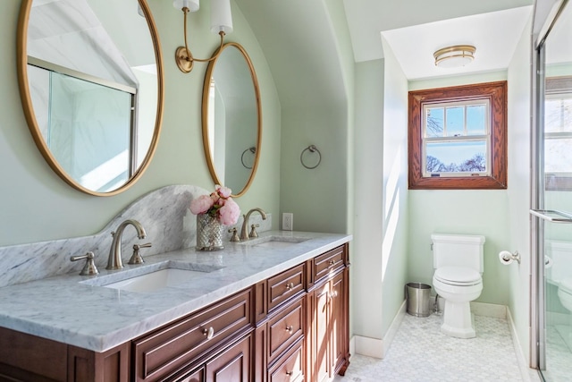 31 Fort Hill Dr, Lloyd Harbor, NY 11743 - bathroom featuring double vanity, baseboards, a sink, and toilet