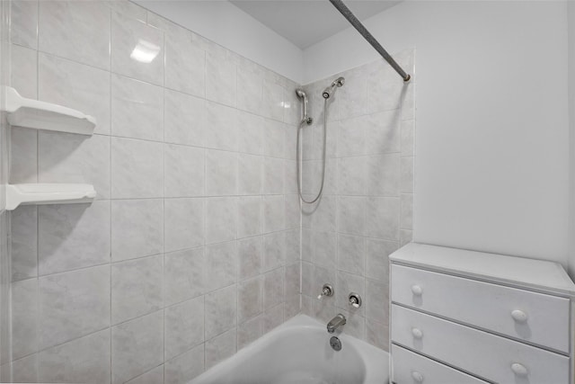 full bath with bathtub / shower combination