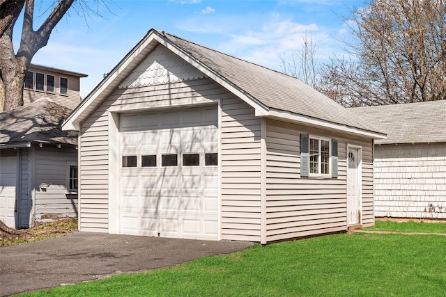 view of detached garage