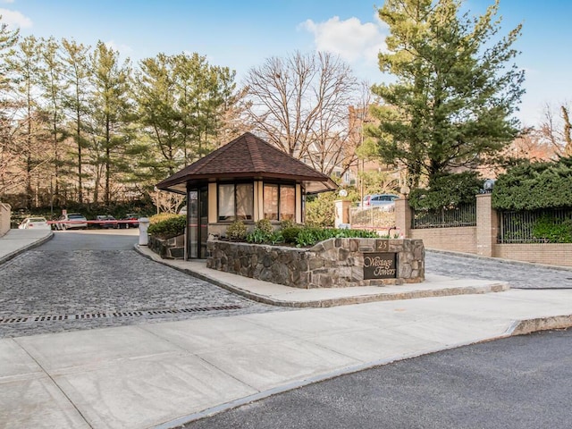 25 Rockledge Ave Unit 117, White Plains, NY 10601 - exterior space featuring fence
