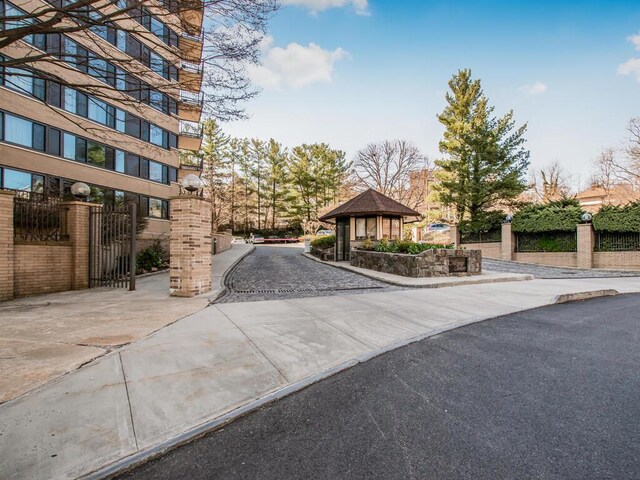 25 Rockledge Ave Unit 117, White Plains, NY 10601 - view of community featuring fence