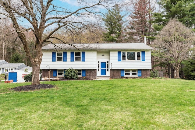split foyer home with entry steps and a front yard