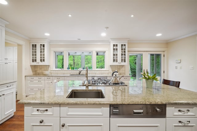 17 Eastwoods Rd, Pound Ridge, NY 10576 - kitchen featuring backsplash, a sink, healthy amount of natural light, an island with sink, and ornamental molding