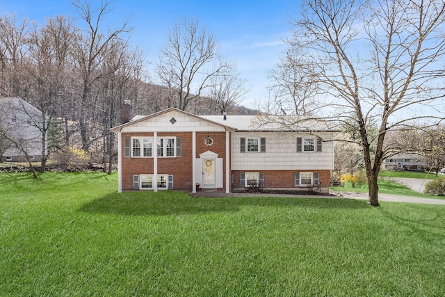 927 Mica Ct, Valley Cottage, NY 10989 - split foyer home featuring a front lawn and brick siding
