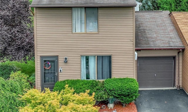 view of front facade with driveway and an attached garage