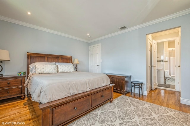 bedroom with visible vents, crown molding, wood finished floors, baseboards, and recessed lighting