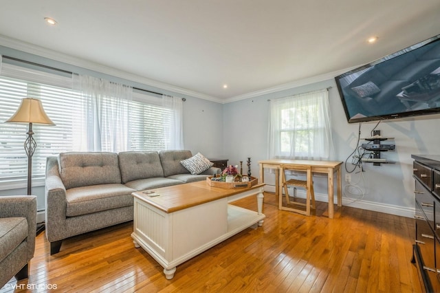 living room featuring recessed lighting, baseboards, ornamental molding, and light wood-type flooring