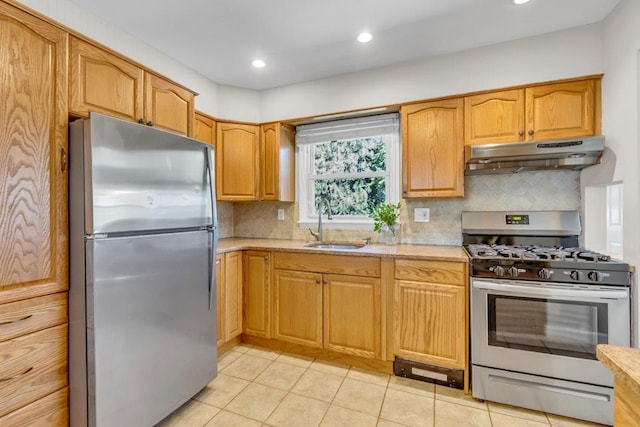 kitchen featuring tasteful backsplash, appliances with stainless steel finishes, a sink, and under cabinet range hood