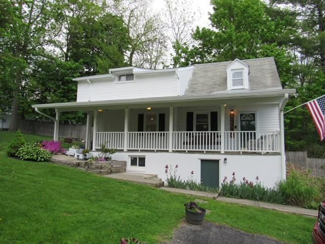 view of front of house featuring a porch