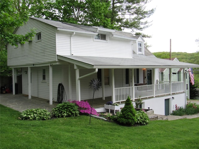 country-style home with a front lawn and covered porch