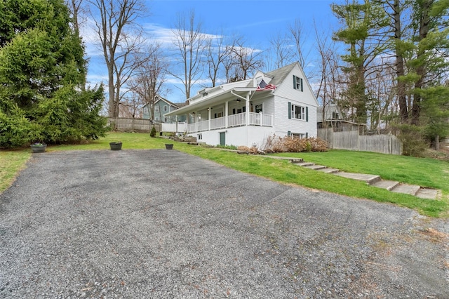 view of front of house featuring a porch and a ceiling fan