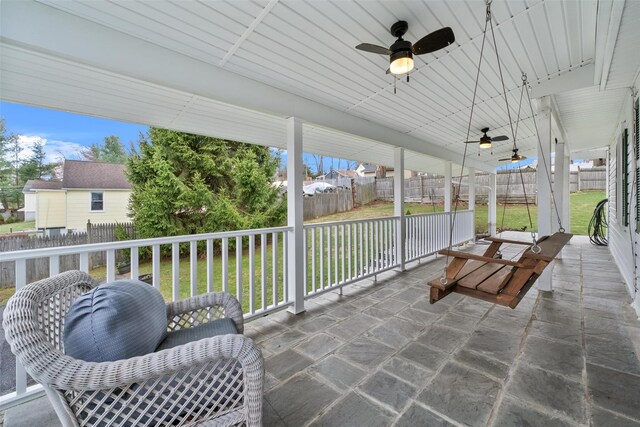 sunroom / solarium with a ceiling fan