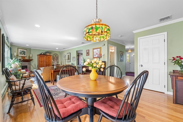 dining room featuring visible vents, recessed lighting, light wood-style flooring, and baseboards