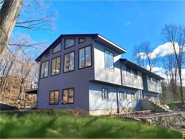 2358 Maple Ave, Cortlandt Manor, NY 10567 - view of back of house
