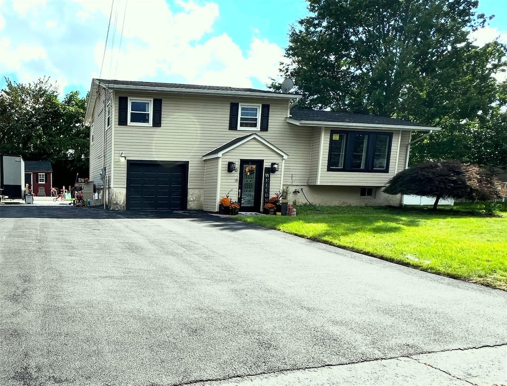 10 Willow Pl, Middletown, NY 10940 - tri-level home with aphalt driveway, a front yard, and a garage