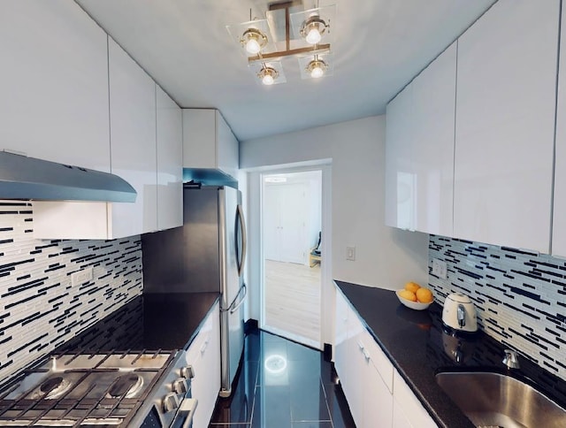 2 Bay Club Dr Unit 6Z4, Bayside, NY 11360 - kitchen featuring extractor fan, gas stove, modern cabinets, and decorative backsplash