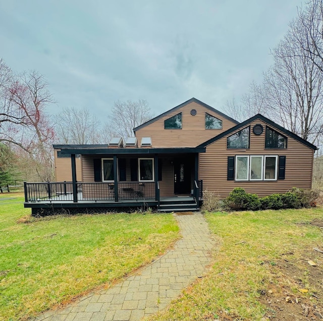 view of front of house featuring a front lawn and covered porch
