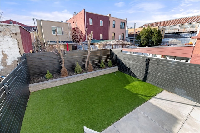 view of yard featuring a fenced backyard