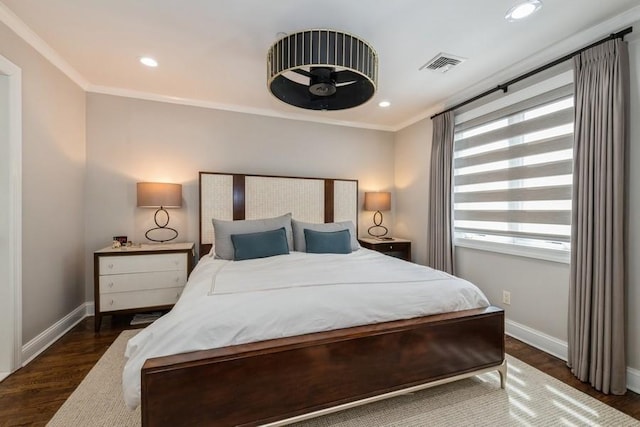 bedroom with baseboards, dark wood-style floors, visible vents, and recessed lighting