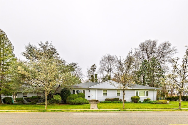 1 Hawthorne Rd, East Norwich, NY 11732 - ranch-style home featuring a front yard